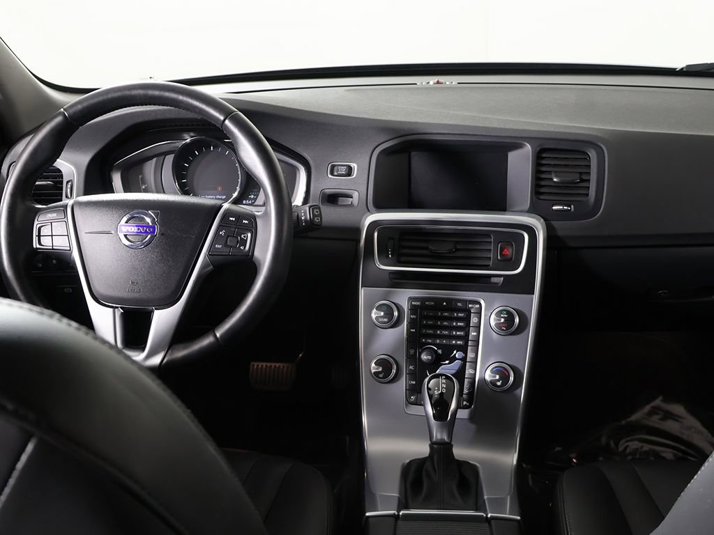 Used 2018 Volvo V60 T5 Cross Country w/ Convenience Package image 32