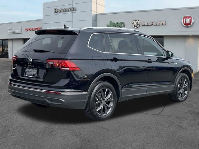 Used 2023 Volkswagen Tiguan SE w/ Panoramic Sunroof Package FWD image 7