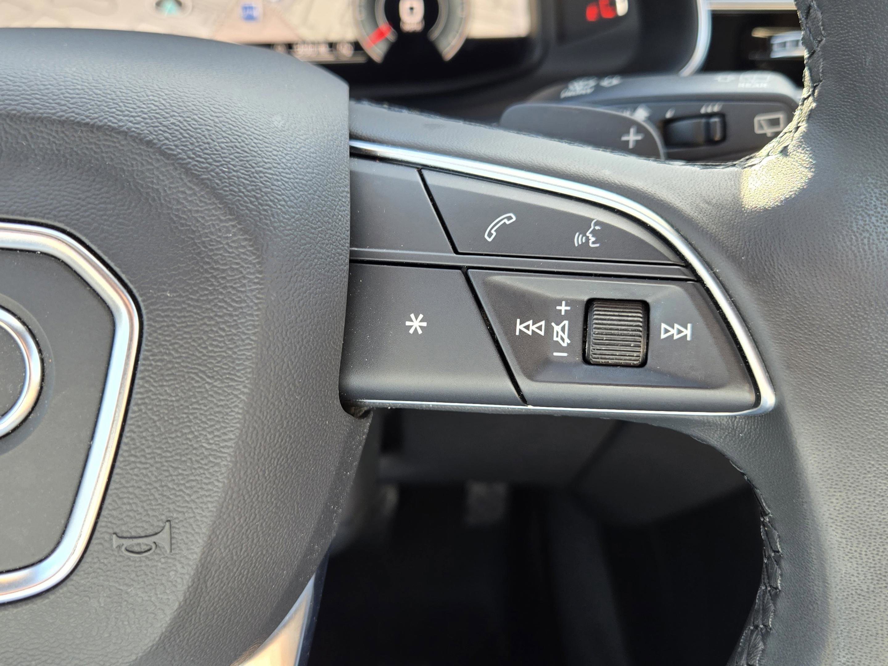 Used 2023 Audi Q8 Premium image 16