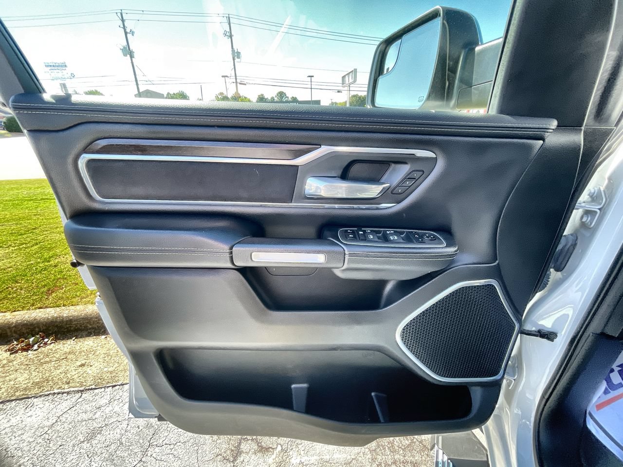 Used 2022 RAM 1500 Laramie AWD/4WD image 21