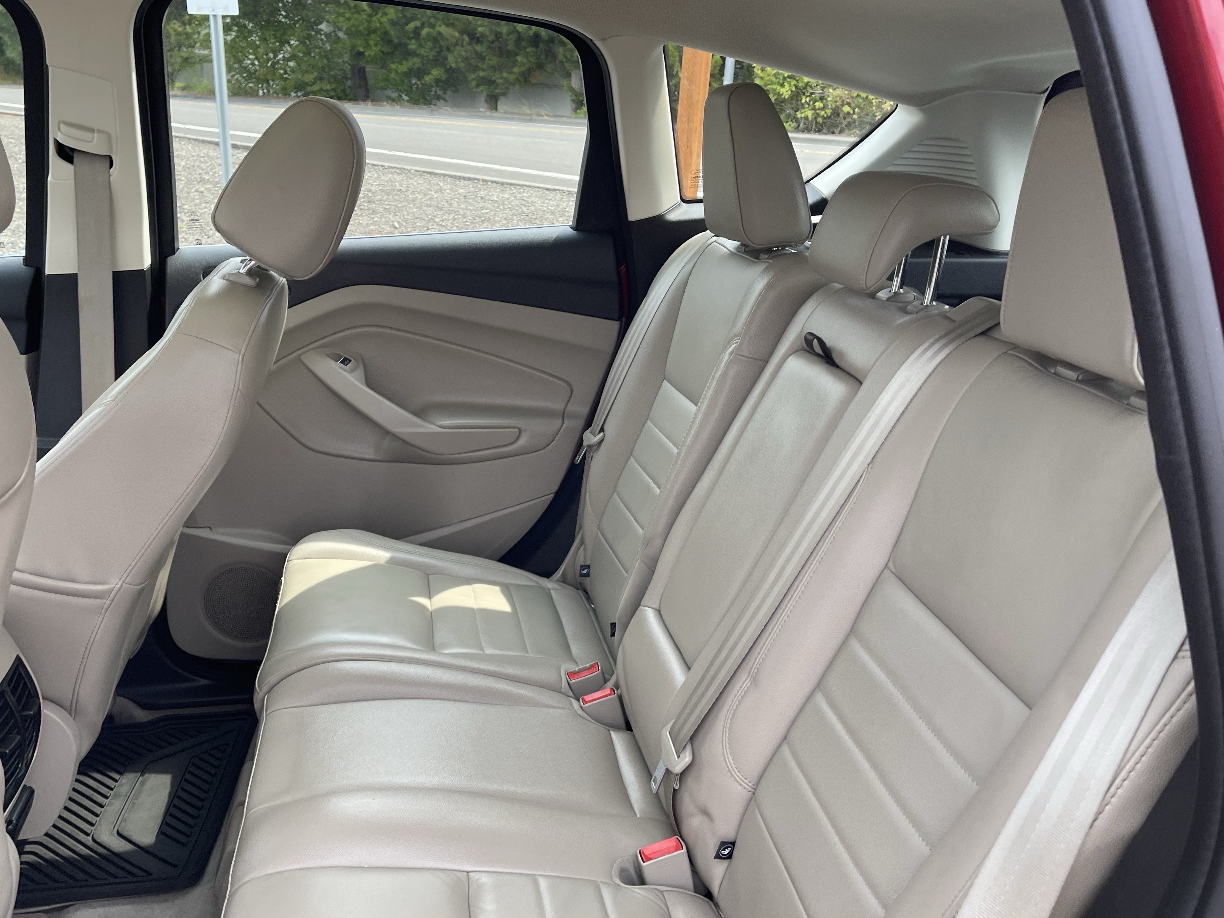 Used 2015 Ford C-MAX Energi SEL w/ Equipment Group 303A FWD image 15