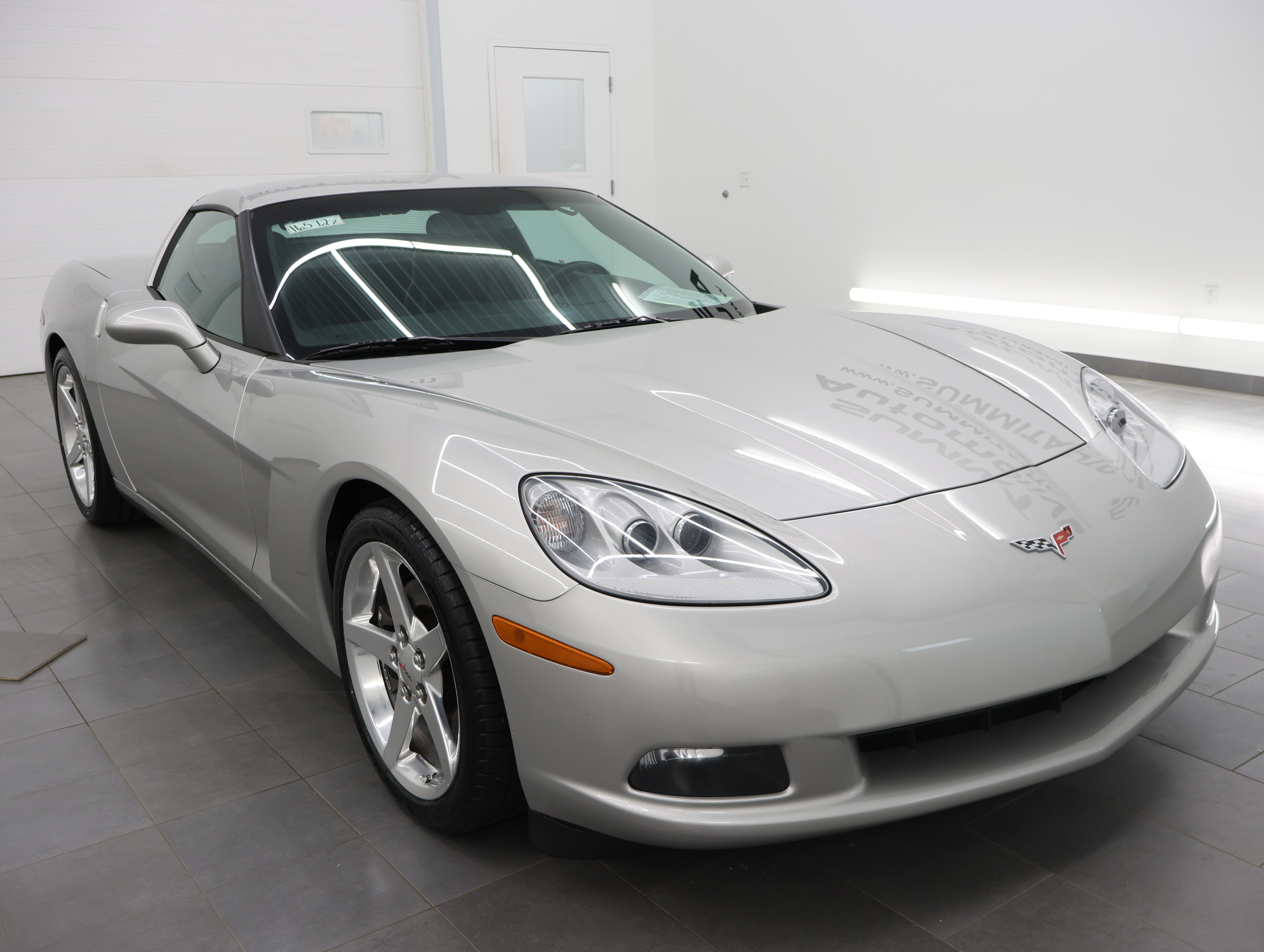 Used 2005 Chevrolet Corvette Coupe w/ Preferred Equipment Group RWD image 2