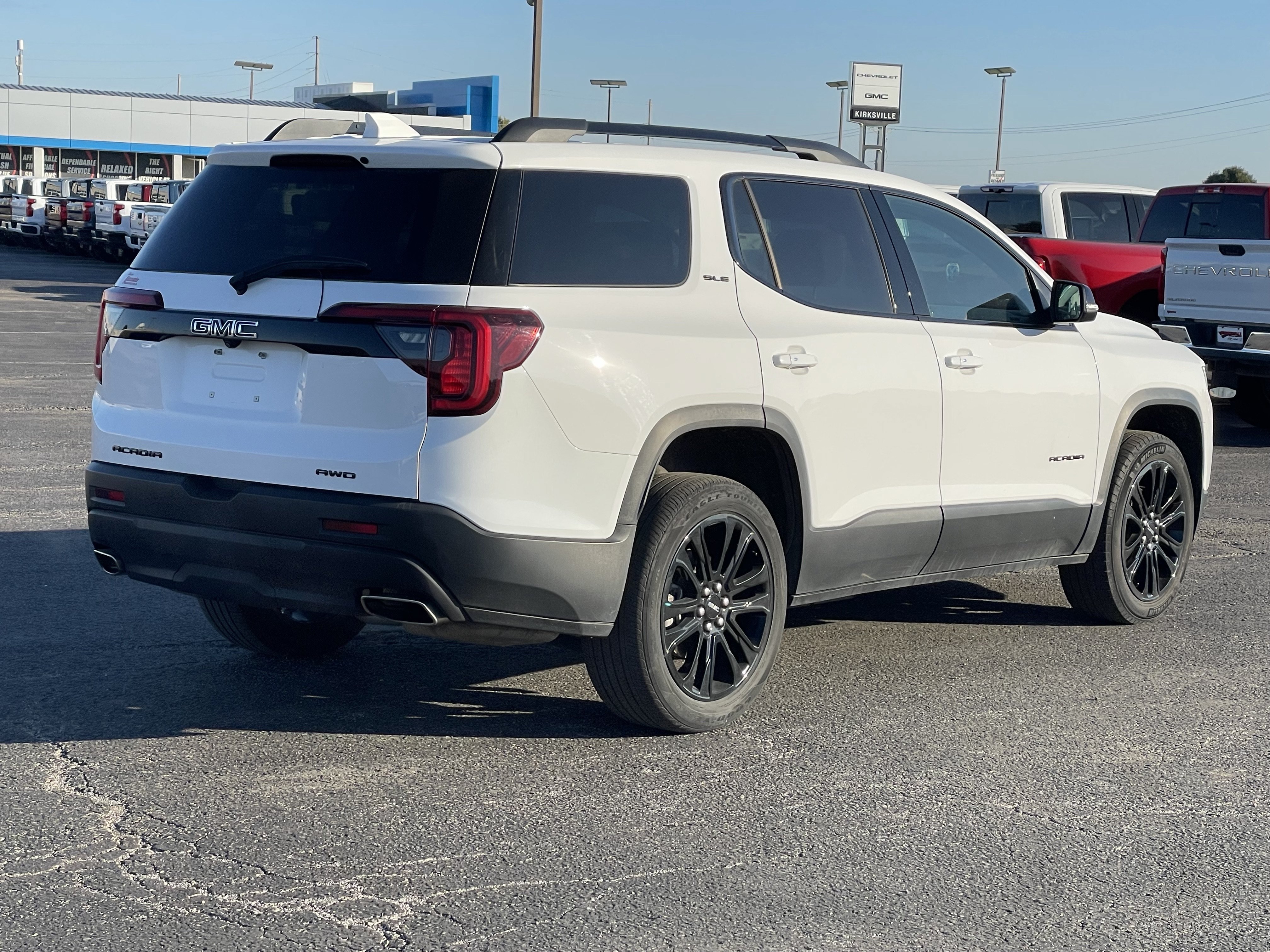 Used 2023 GMC Acadia SLE w/ Driver Convenience Package AWD/4WD image 4
