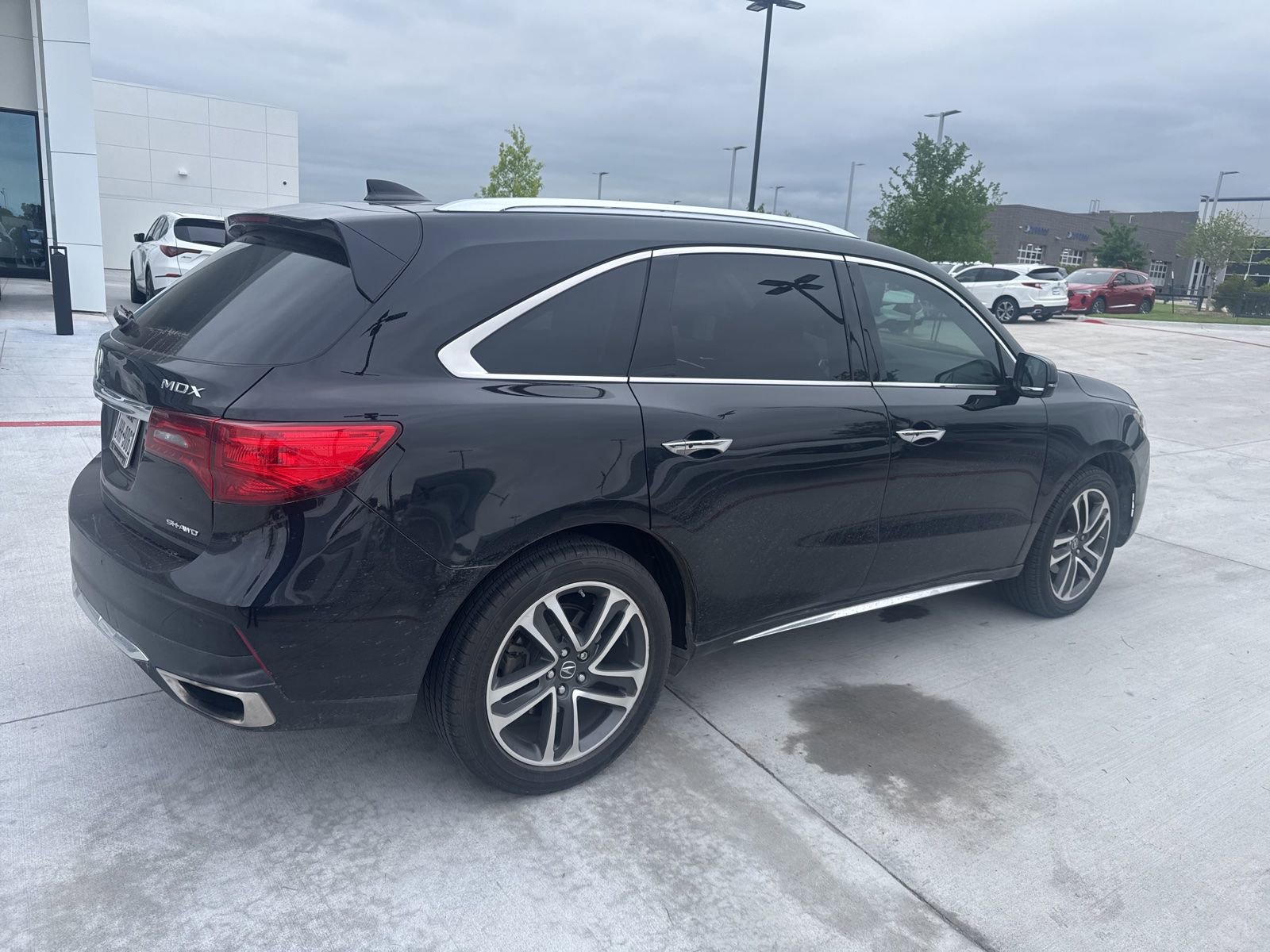 Used 2017 Acura MDX SH-AWD w/ Advance Package image 3