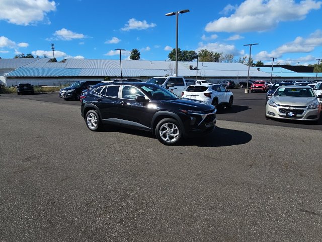 Used 2025 Chevrolet Trax LS w/ LS Convenience Package FWD image 17