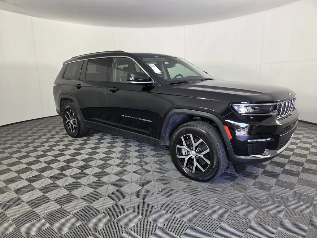 Used 2023 Jeep Grand Cherokee L Limited w/ Trailer Tow Group (B) AWD/4WD image 3