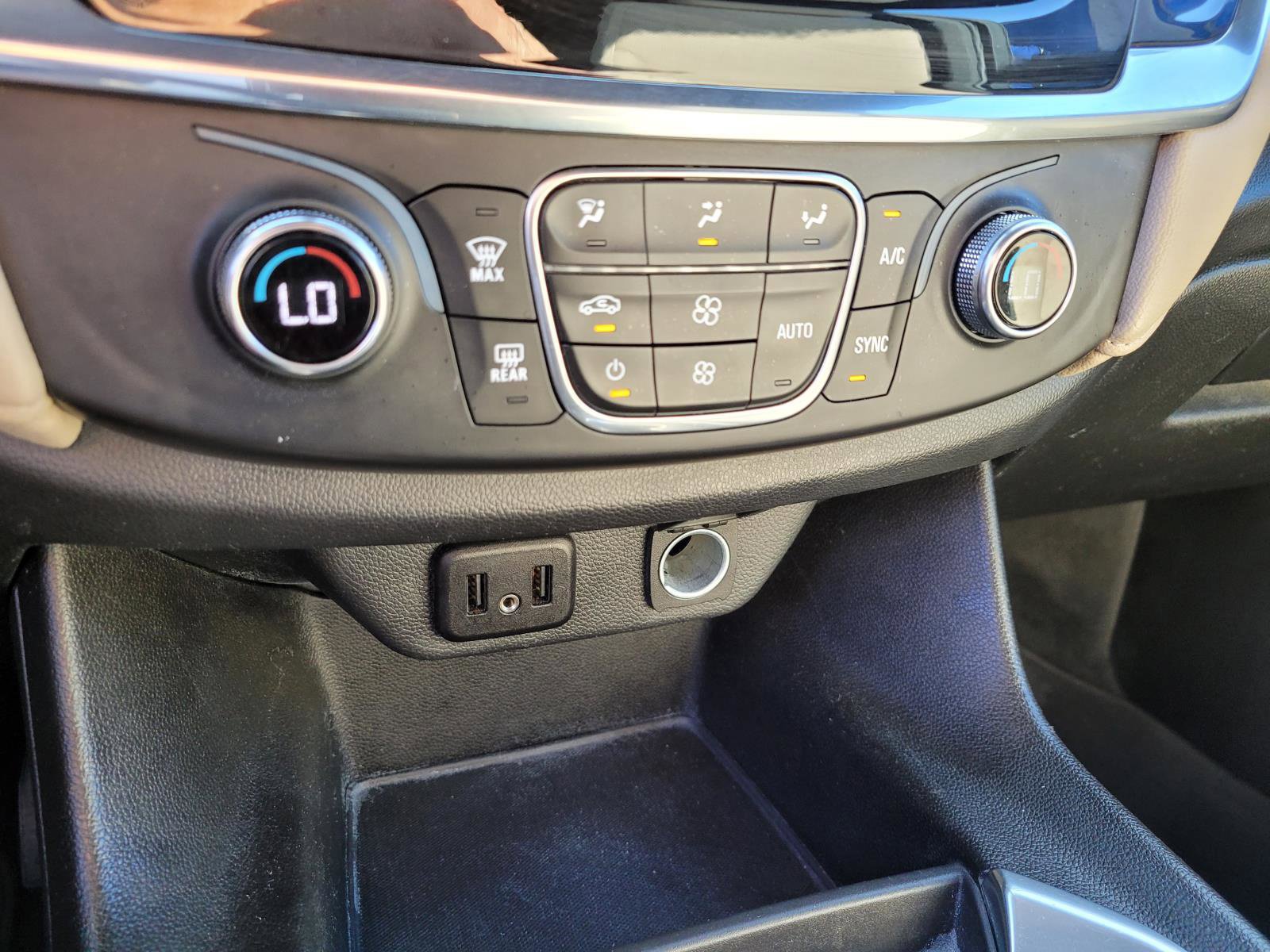 Used 2023 Chevrolet Traverse LS AWD/4WD image 23