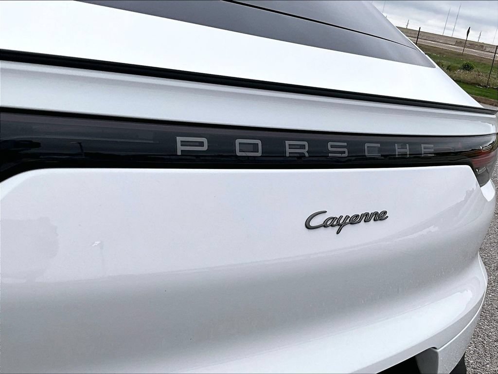 Certified 2023 Porsche Cayenne Platinum Edition AWD/4WD image 22
