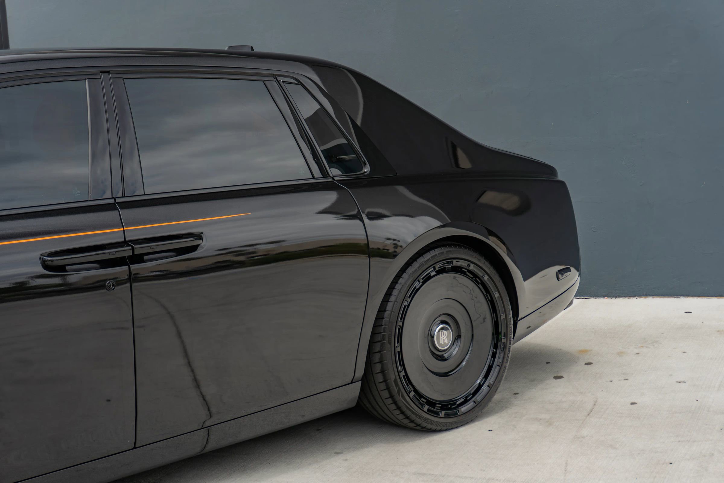 Used 2018 Rolls-Royce Phantom Sedan RWD image 24