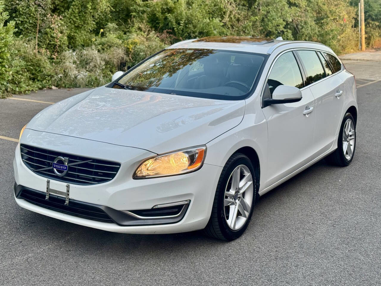 Used 2015 Volvo V60 T5 Premier image 1