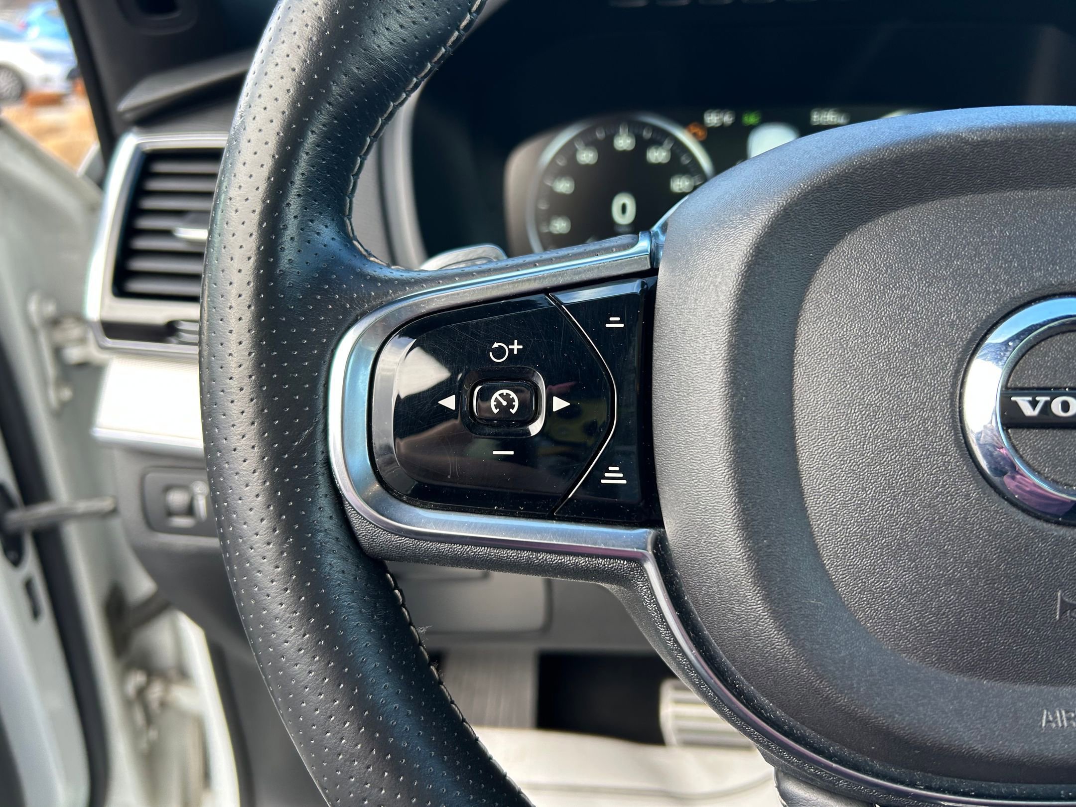 Used 2016 Volvo XC90 T6 R-Design w/ Protection Package Plus image 14