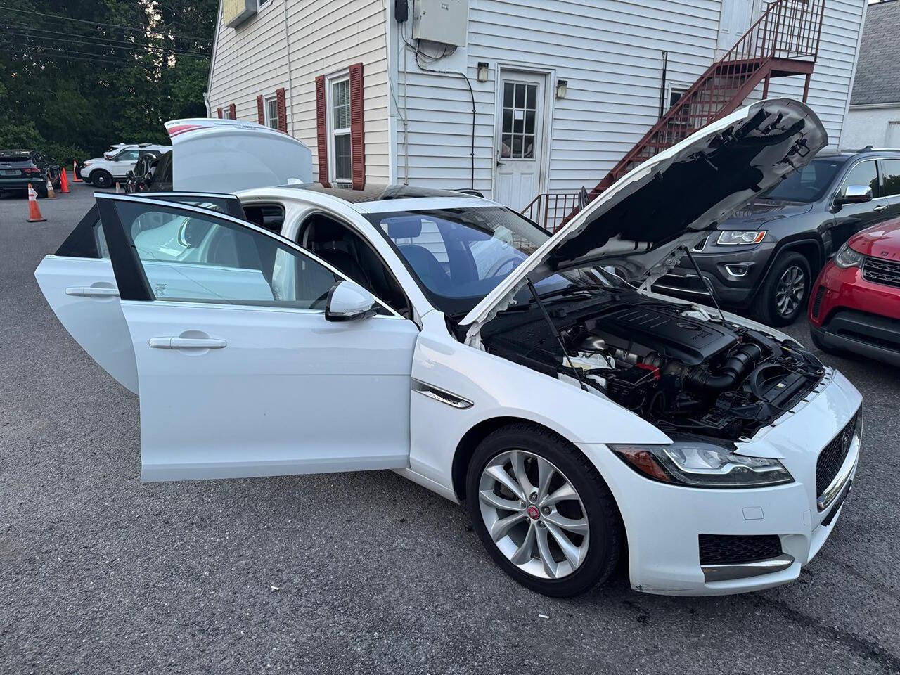 Used 2017 Jaguar XF Premium AWD/4WD image 13