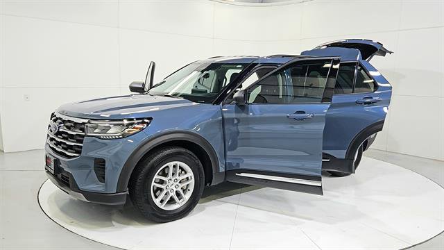 Used 2025 Ford Explorer Active RWD image 30