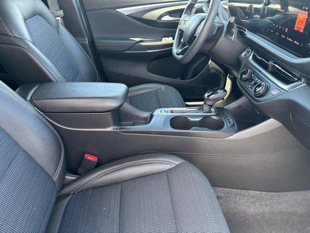 Used 2025 Buick Envista Preferred FWD image 12