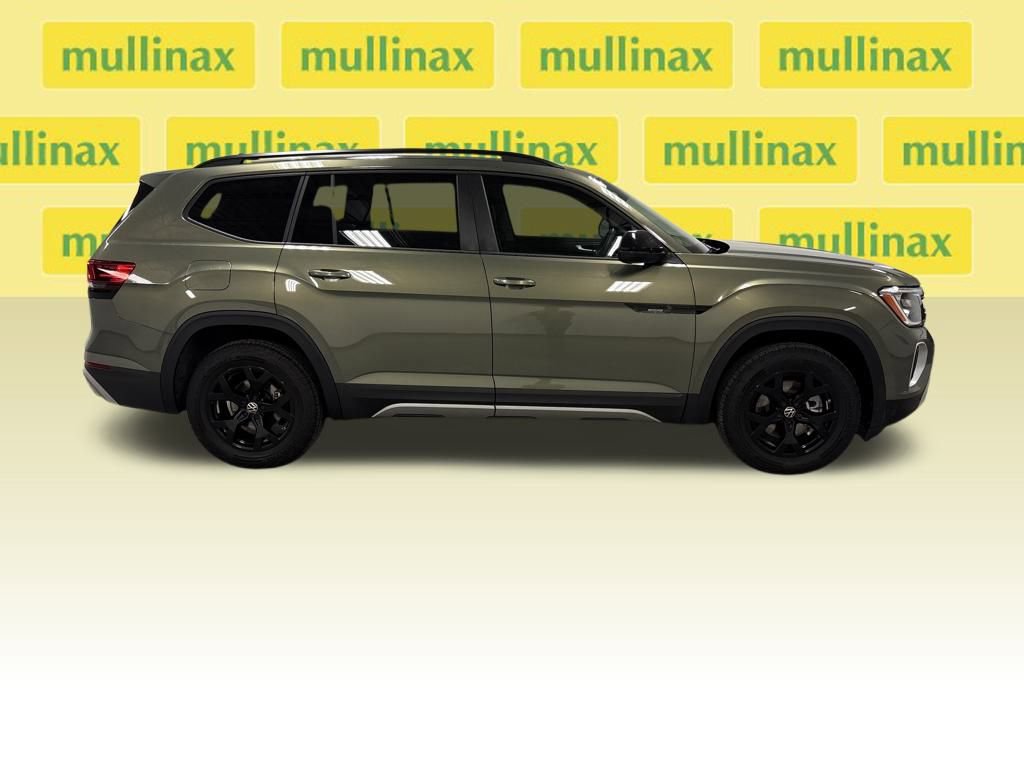 Used 2024 Volkswagen Atlas Peak Edition SE image 20