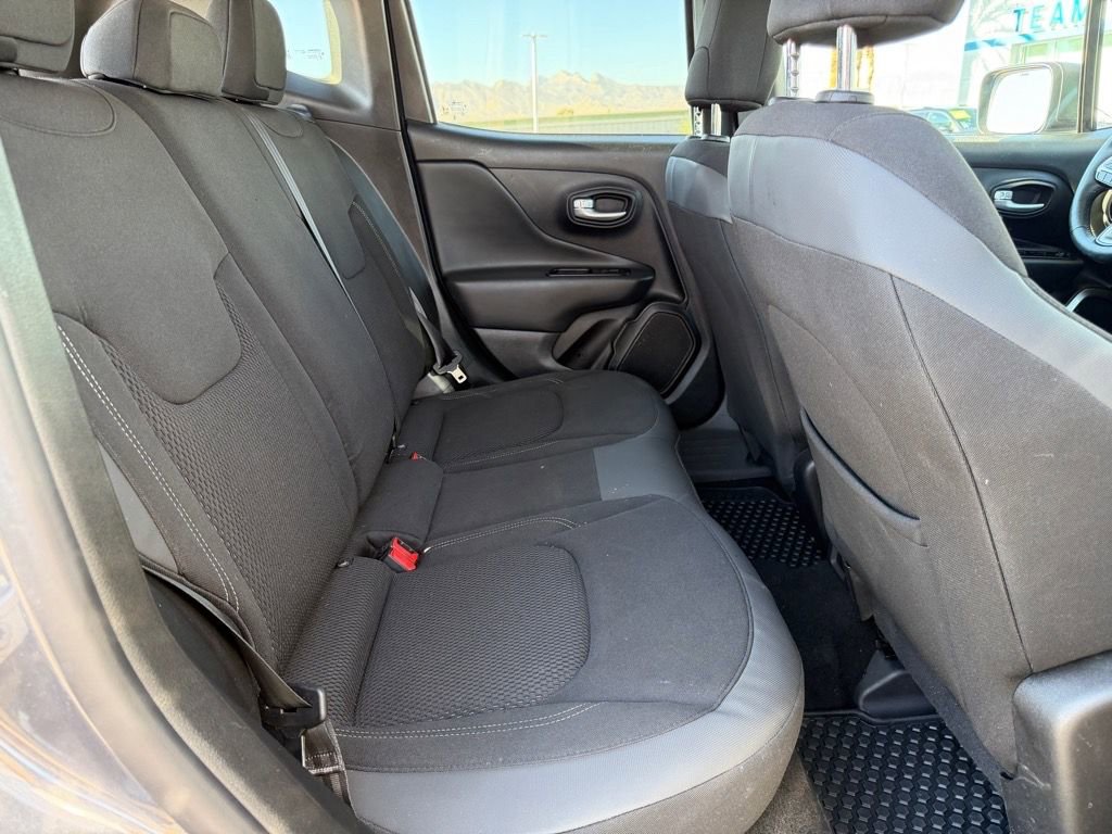 Used 2023 Jeep Renegade Latitude w/ Premium Group image 10