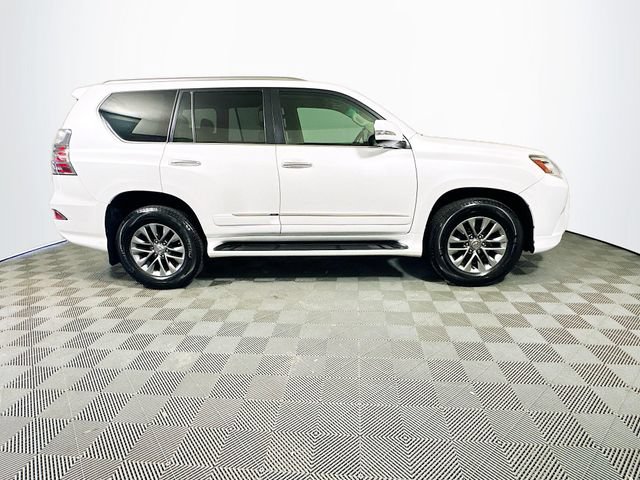 Used 2016 Lexus GX 460 Luxury w/ Preferred Accessory Package AWD/4WD image 9