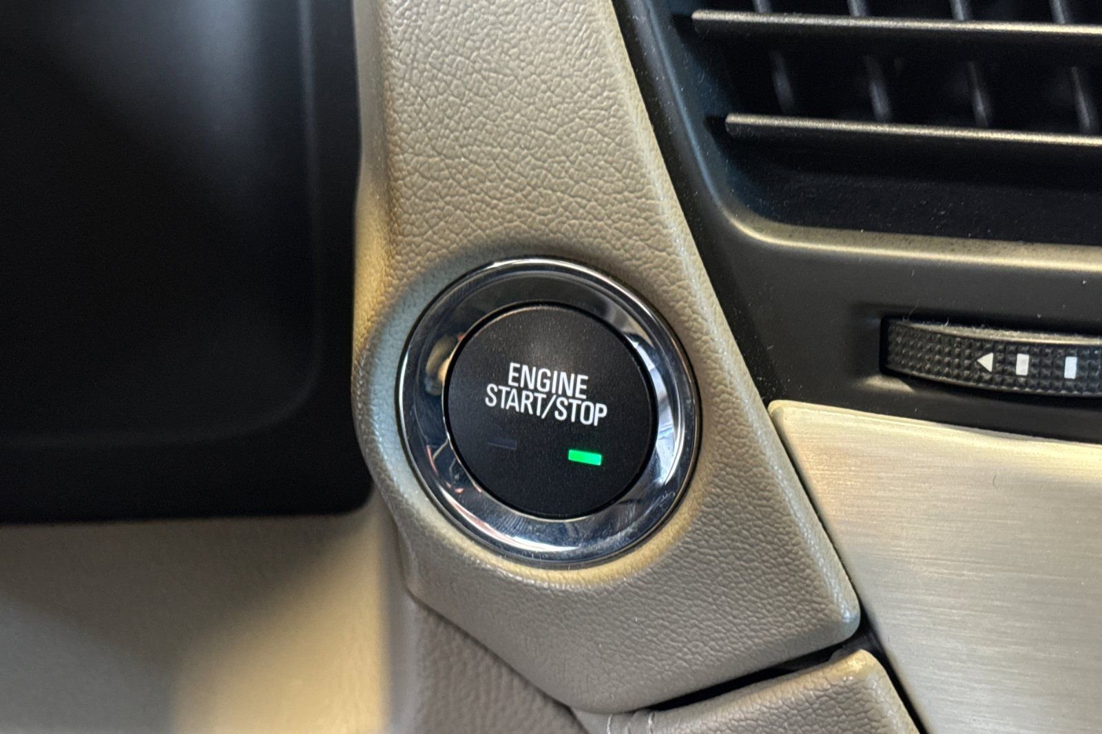 Used 2015 GMC Yukon SLT w/ Open Road Package image 28