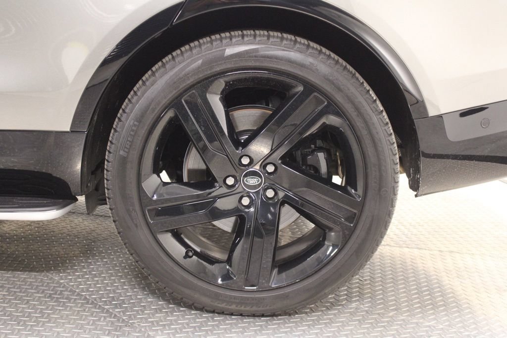 Used 2025 Land Rover Discovery Metropolitan Edition AWD/4WD image 14