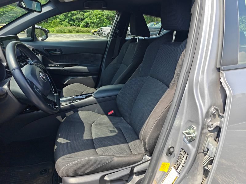 Used 2019 Toyota C-HR XLE FWD image 6