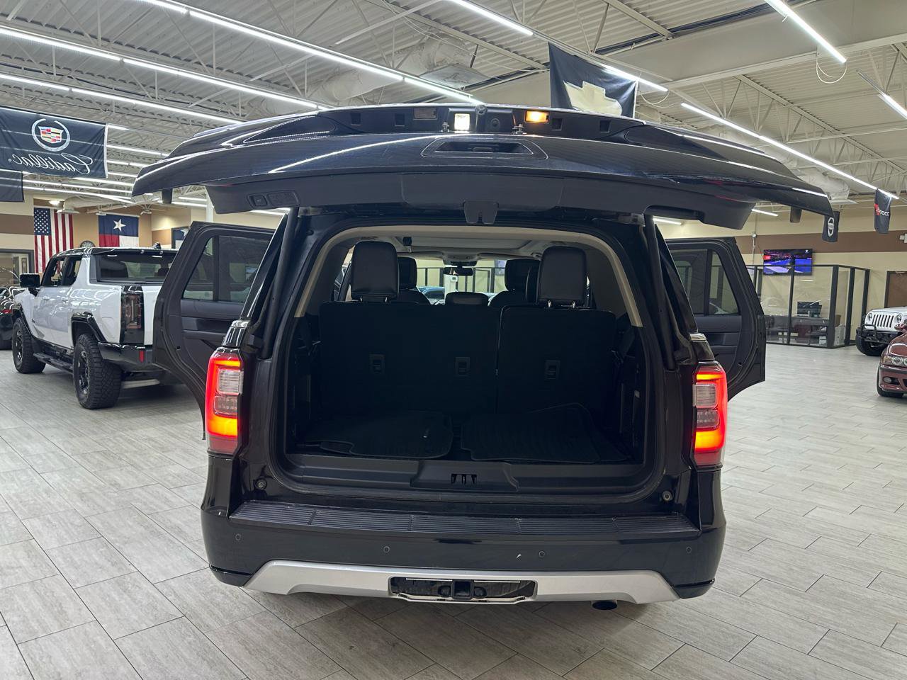 Used 2020 Ford Expedition Platinum AWD/4WD image 12