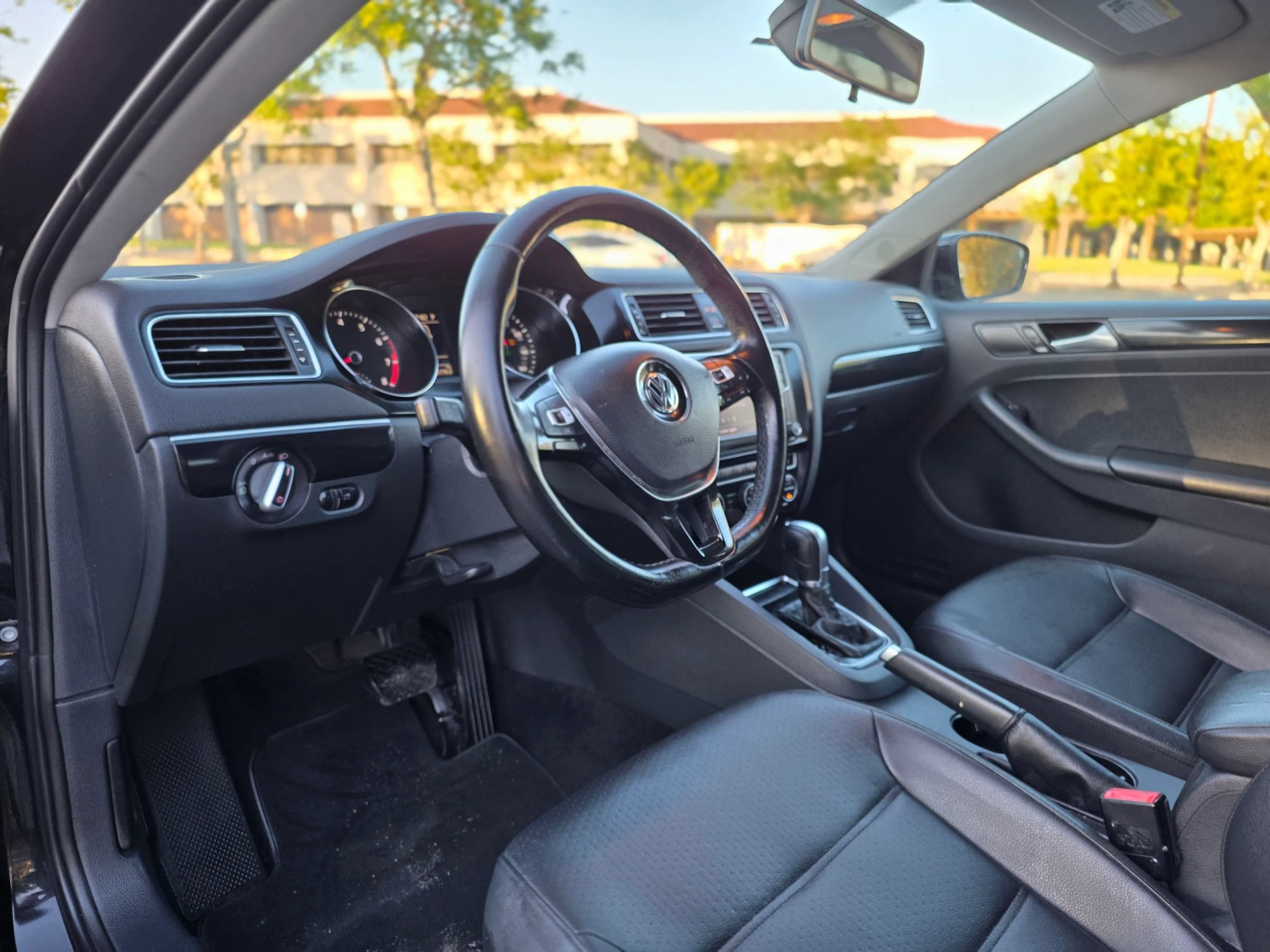 Used 2017 Volkswagen Jetta SEL FWD image 19