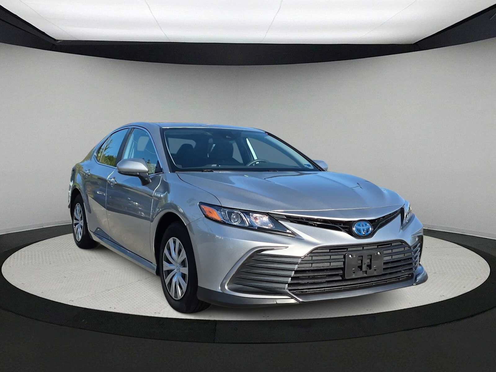 Used 2021 Toyota Camry LE FWD image 2