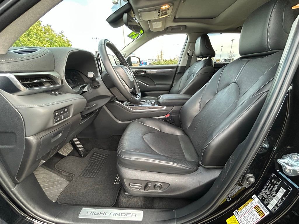 Used 2024 Toyota Highlander Limited AWD/4WD image 11