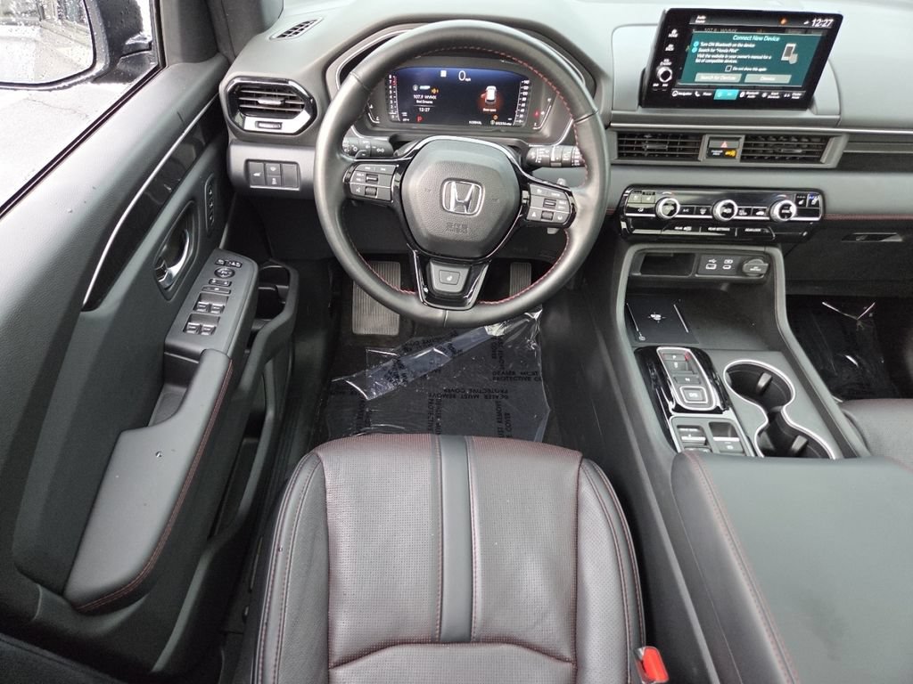Certified 2025 Honda Pilot Black Edition image 36