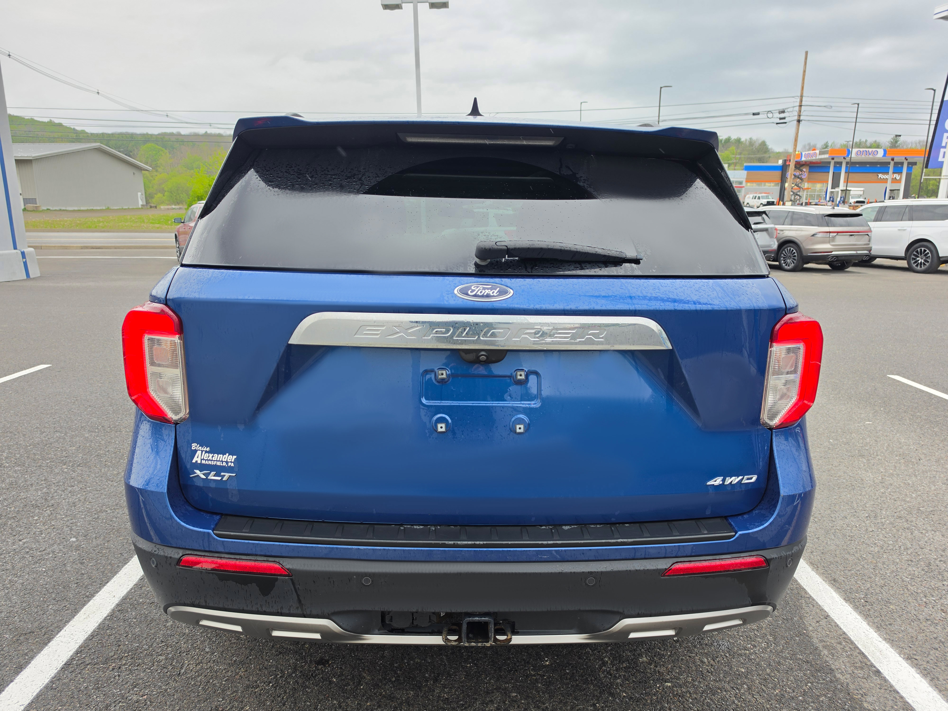 Used 2022 Ford Explorer XLT w/ Equipment Group 202A AWD/4WD image 4