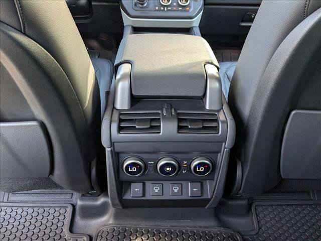 Used 2022 Land Rover Defender 110 SE AWD/4WD image 19