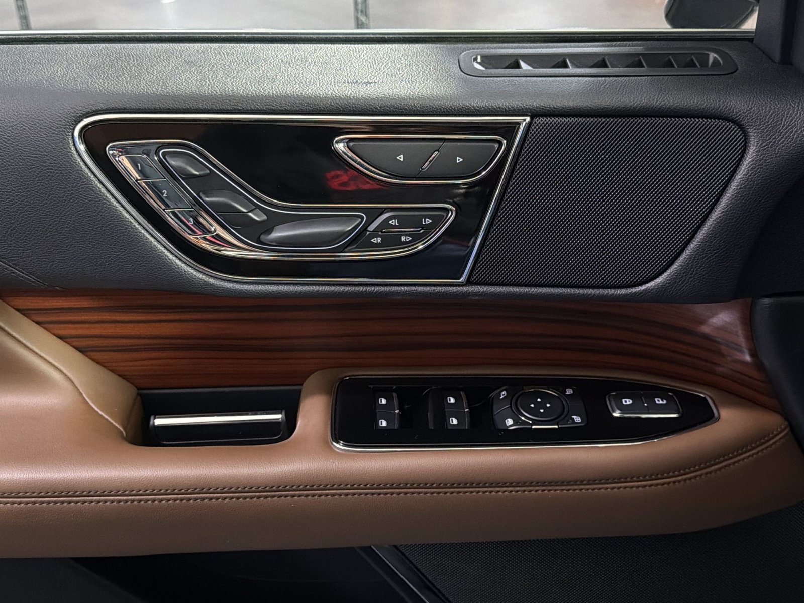 Used 2024 Lincoln Navigator Reserve AWD/4WD image 34