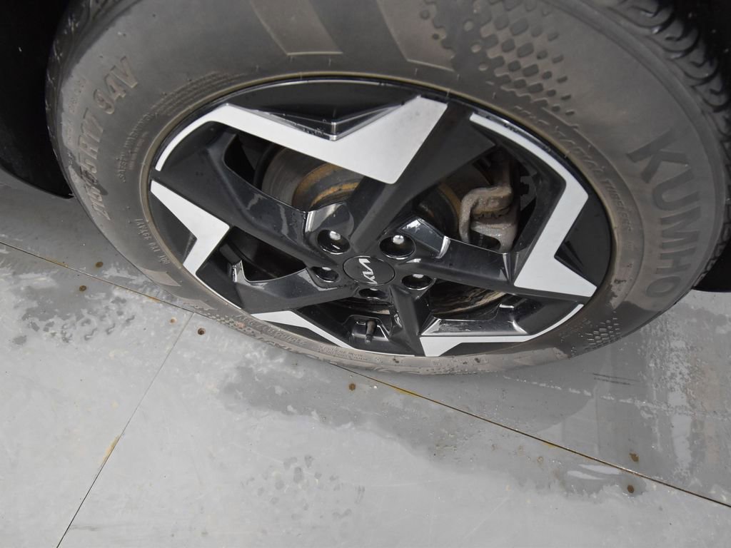 Used 2024 Kia Seltos EX image 9