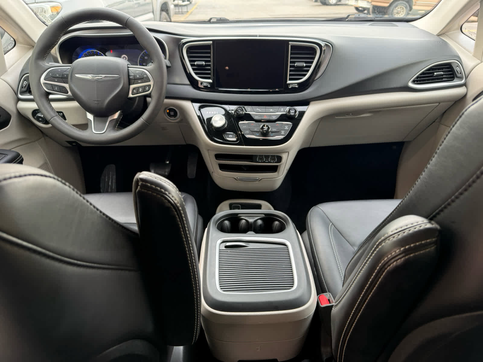 Used 2024 Chrysler Pacifica Touring-L FWD image 19