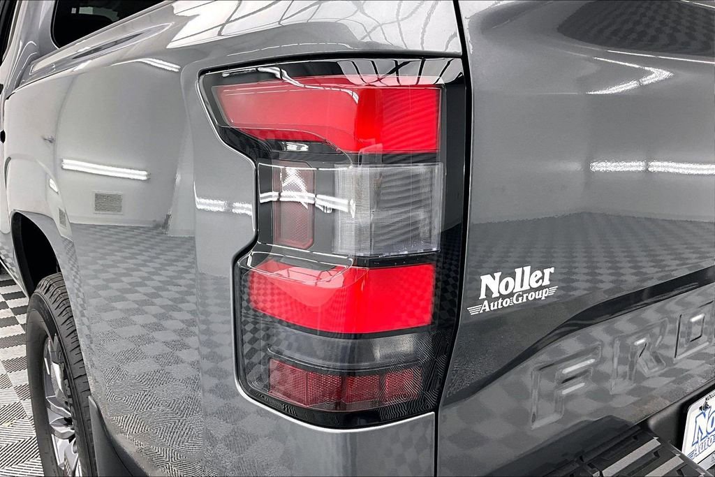 Used 2025 Nissan Frontier SV image 31