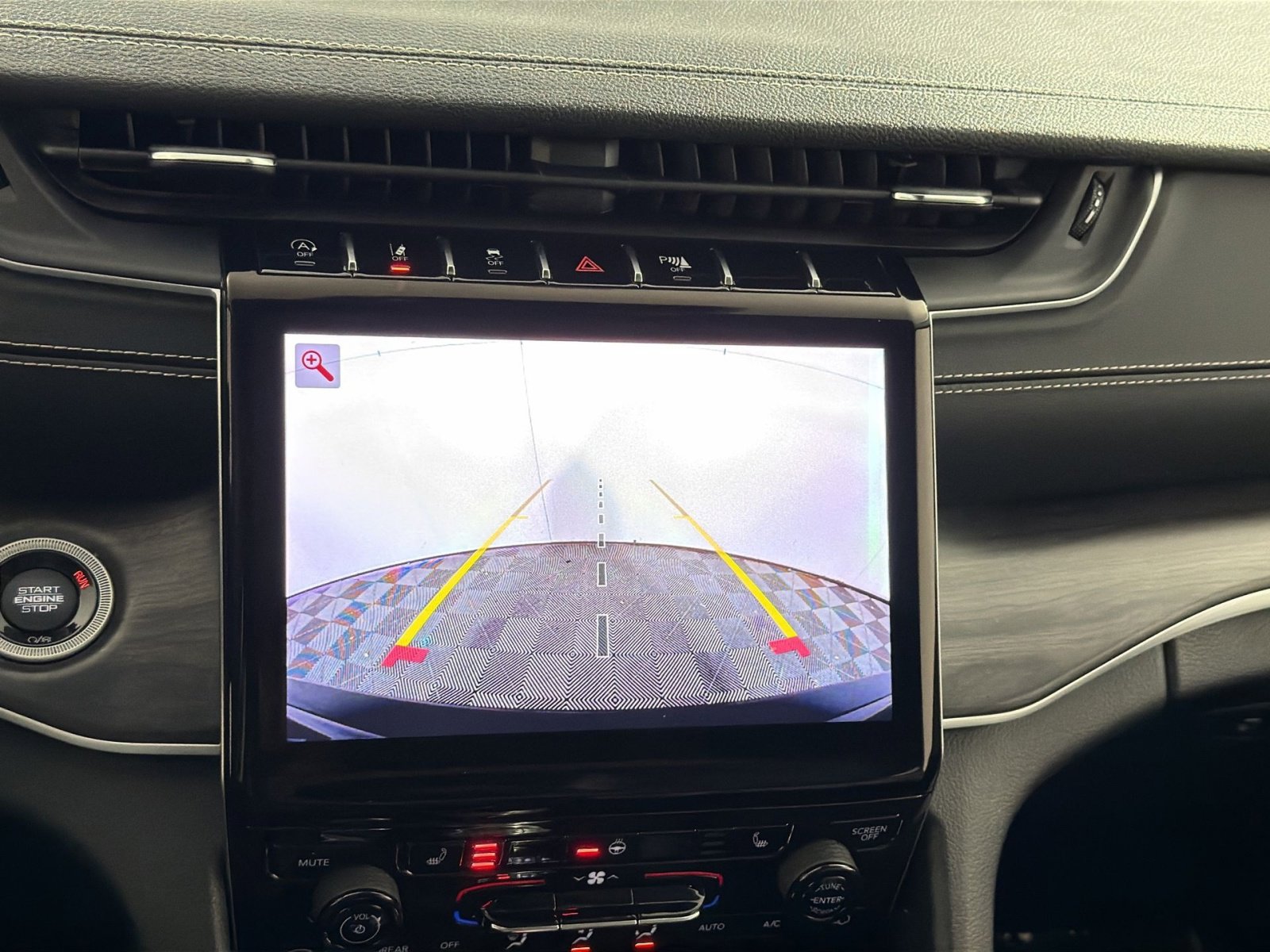 Used 2023 Jeep Grand Cherokee Limited image 19