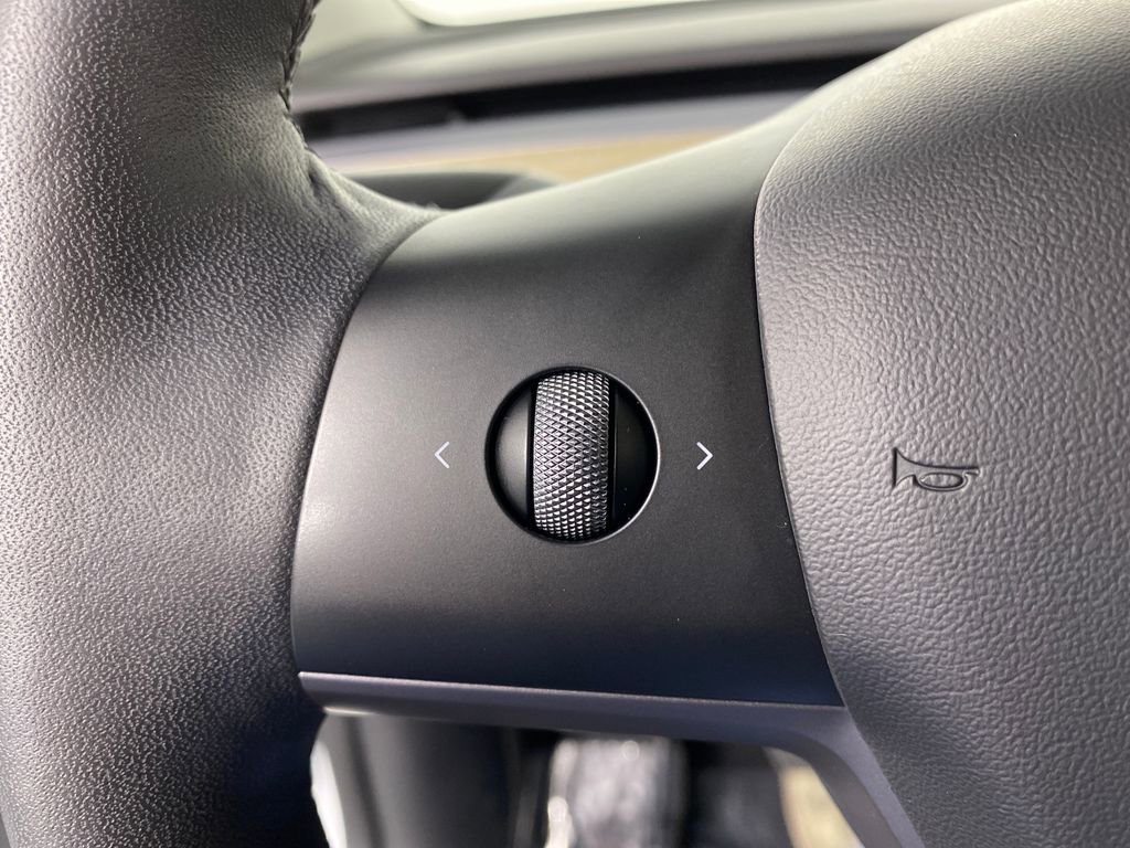 Used 2022 Tesla Model Y Long Range image 14