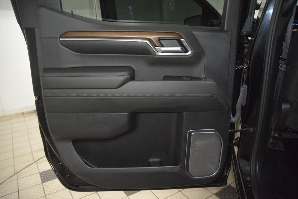 Used 2024 Chevrolet Silverado 1500 High Country w/ Technology Package AWD/4WD image 48