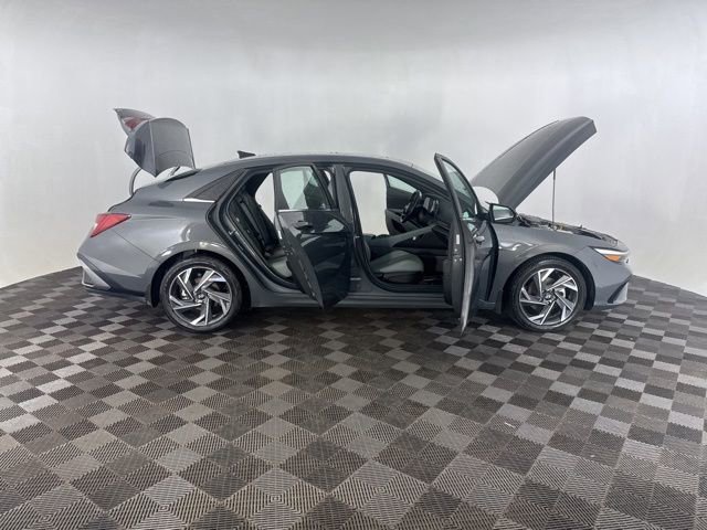 Used 2024 Hyundai Elantra Limited image 15