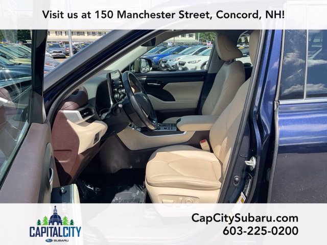 Used 2020 Toyota Highlander XLE AWD/4WD image 14