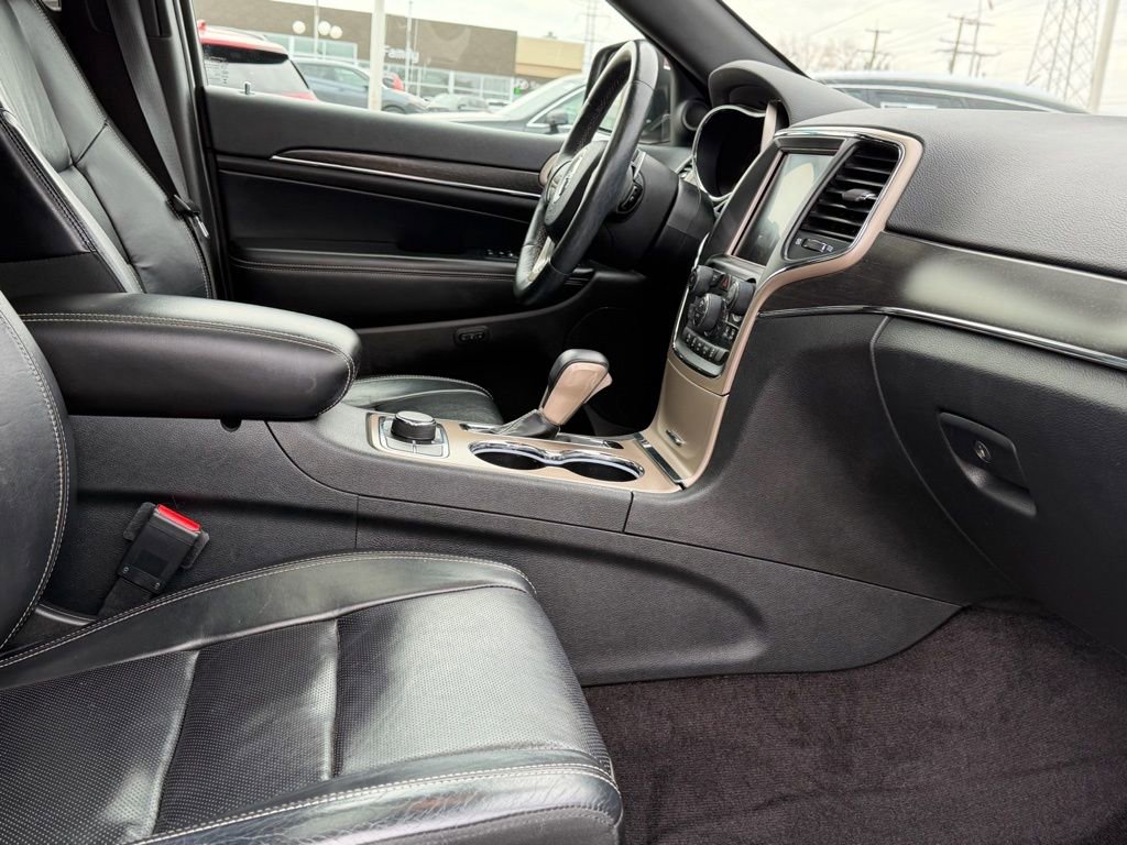 Used 2017 Jeep Grand Cherokee Limited w/ Luxury Group II image 17