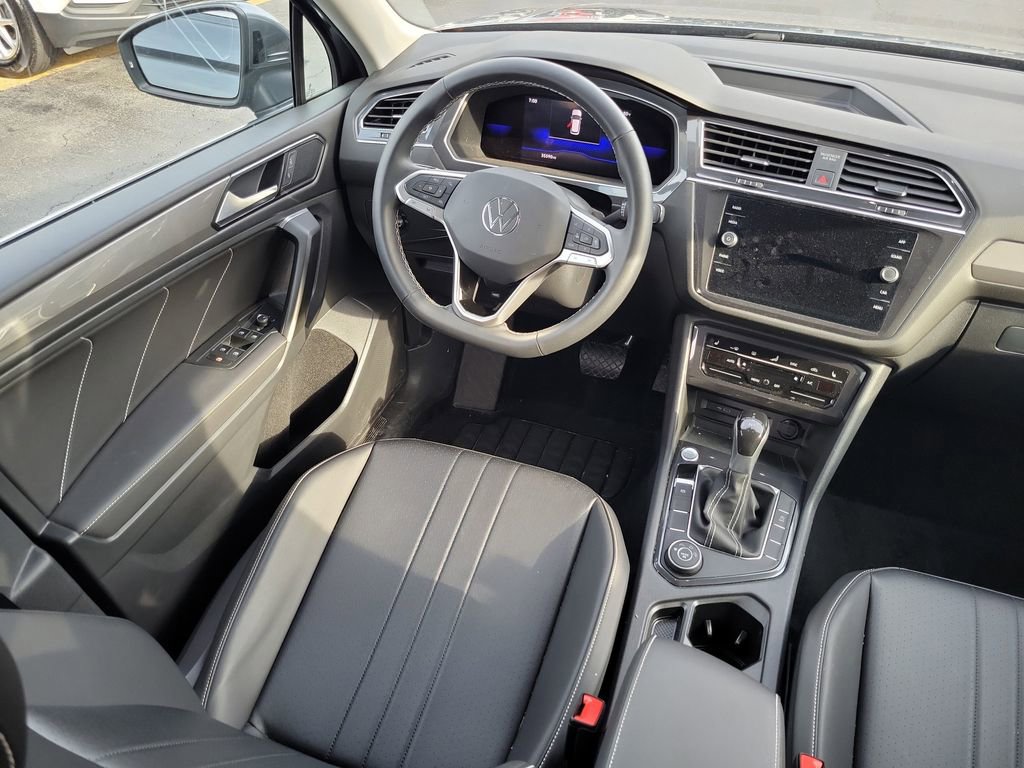 Used 2022 Volkswagen Tiguan SE image 17