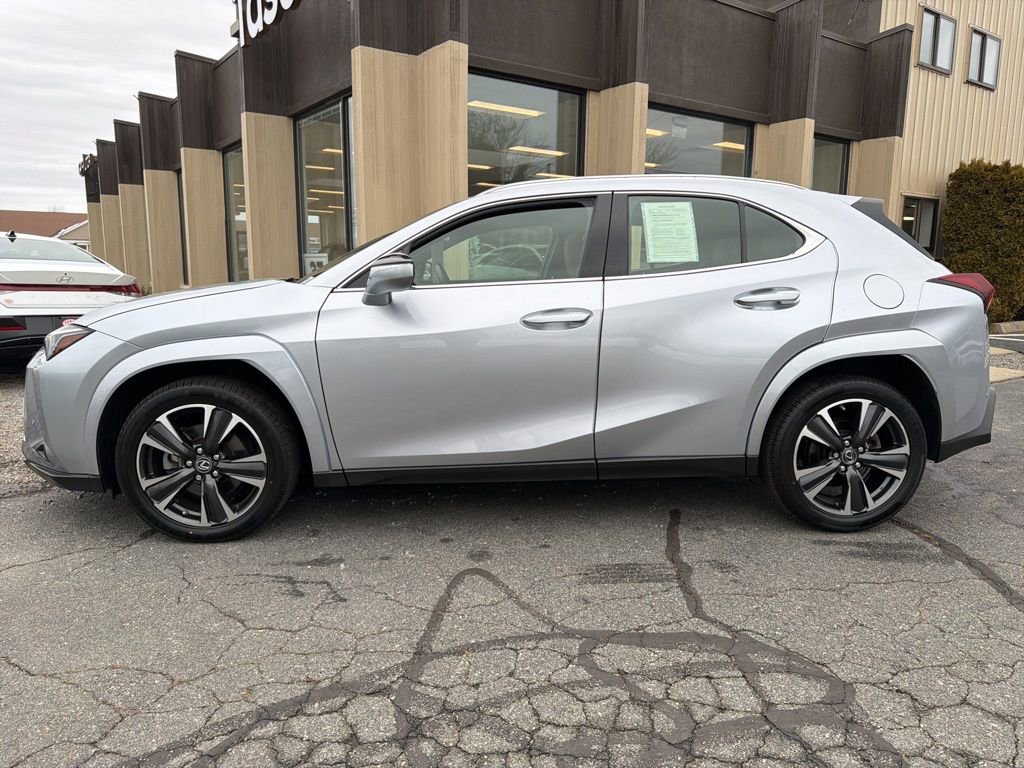 Used 2023 Lexus UX 250h AWD w/ Premium Package image 8