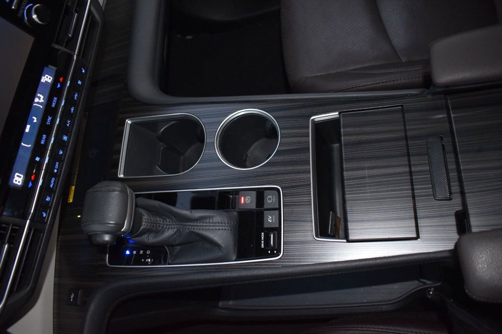 Used 2022 Toyota Sienna Platinum image 40