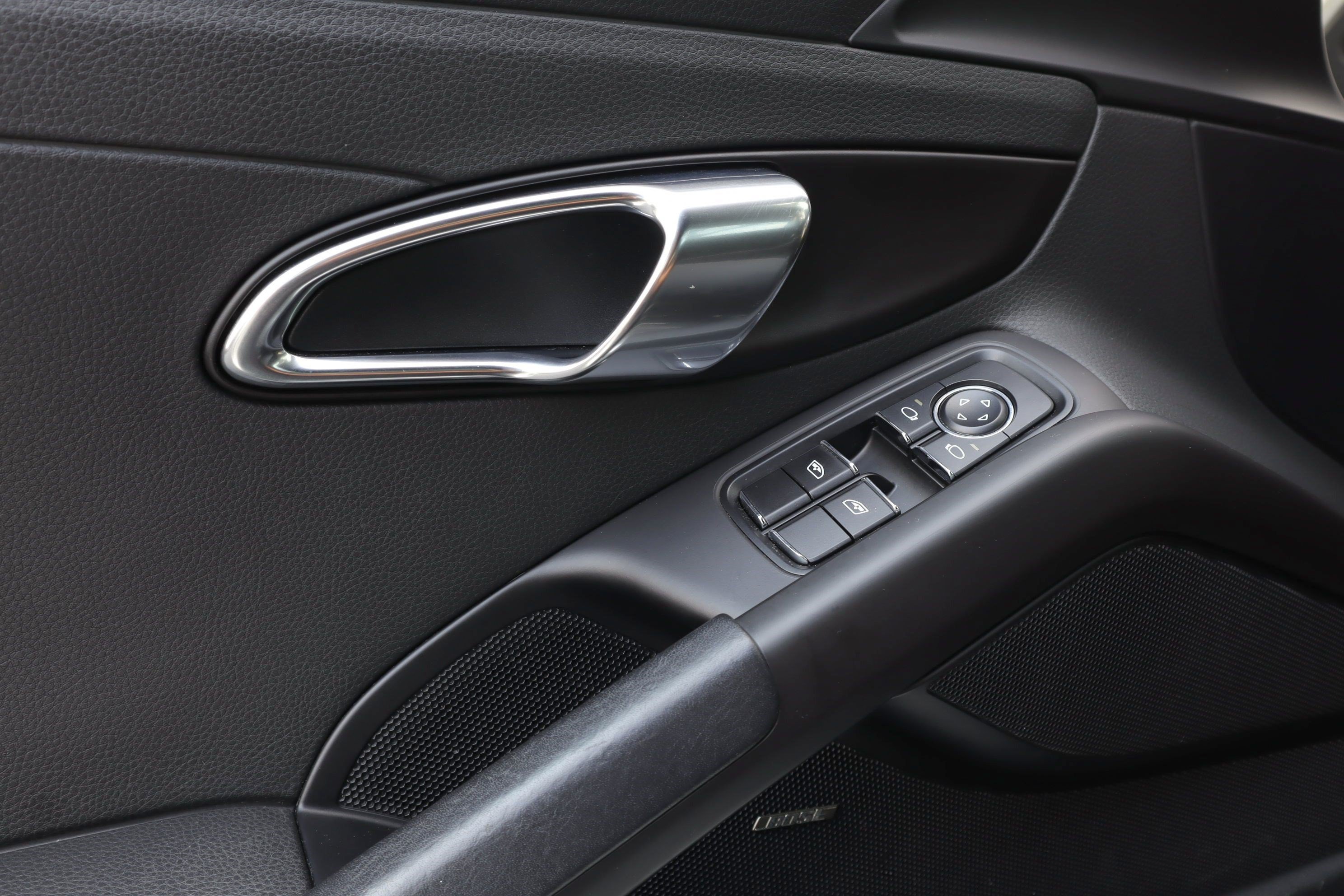 Used 2018 Porsche 718 Cayman RWD image 17