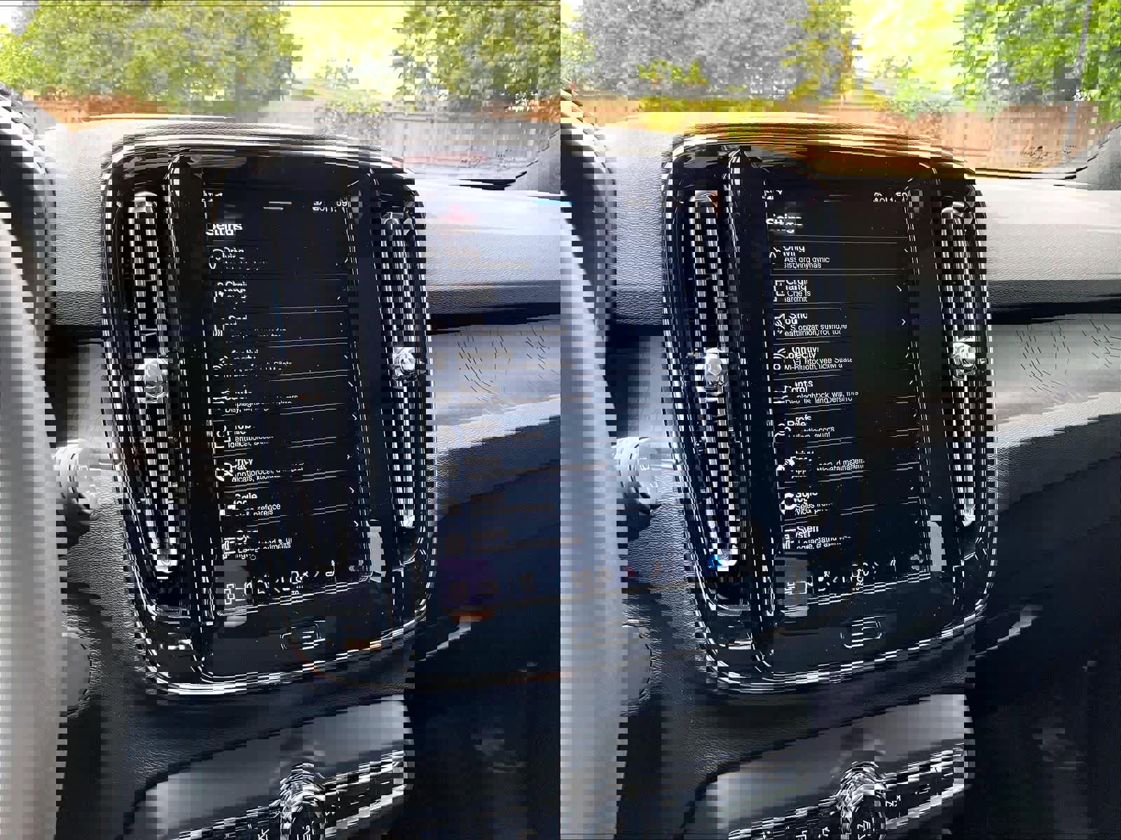 Used 2023 Volvo XC40 Recharge Ultimate AWD/4WD image 37