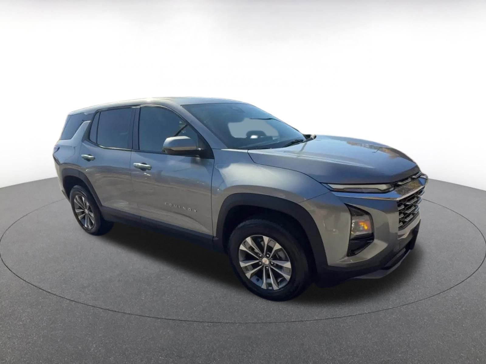 Used 2025 Chevrolet Equinox LT image 2