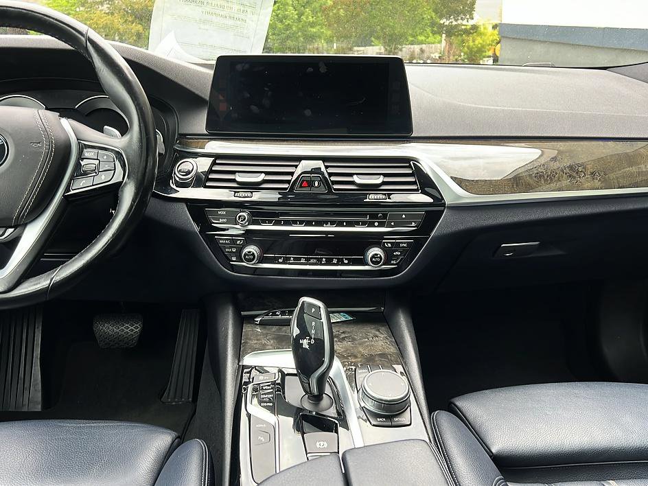 Used 2018 BMW 530e w/ Premium Package 2 RWD image 13