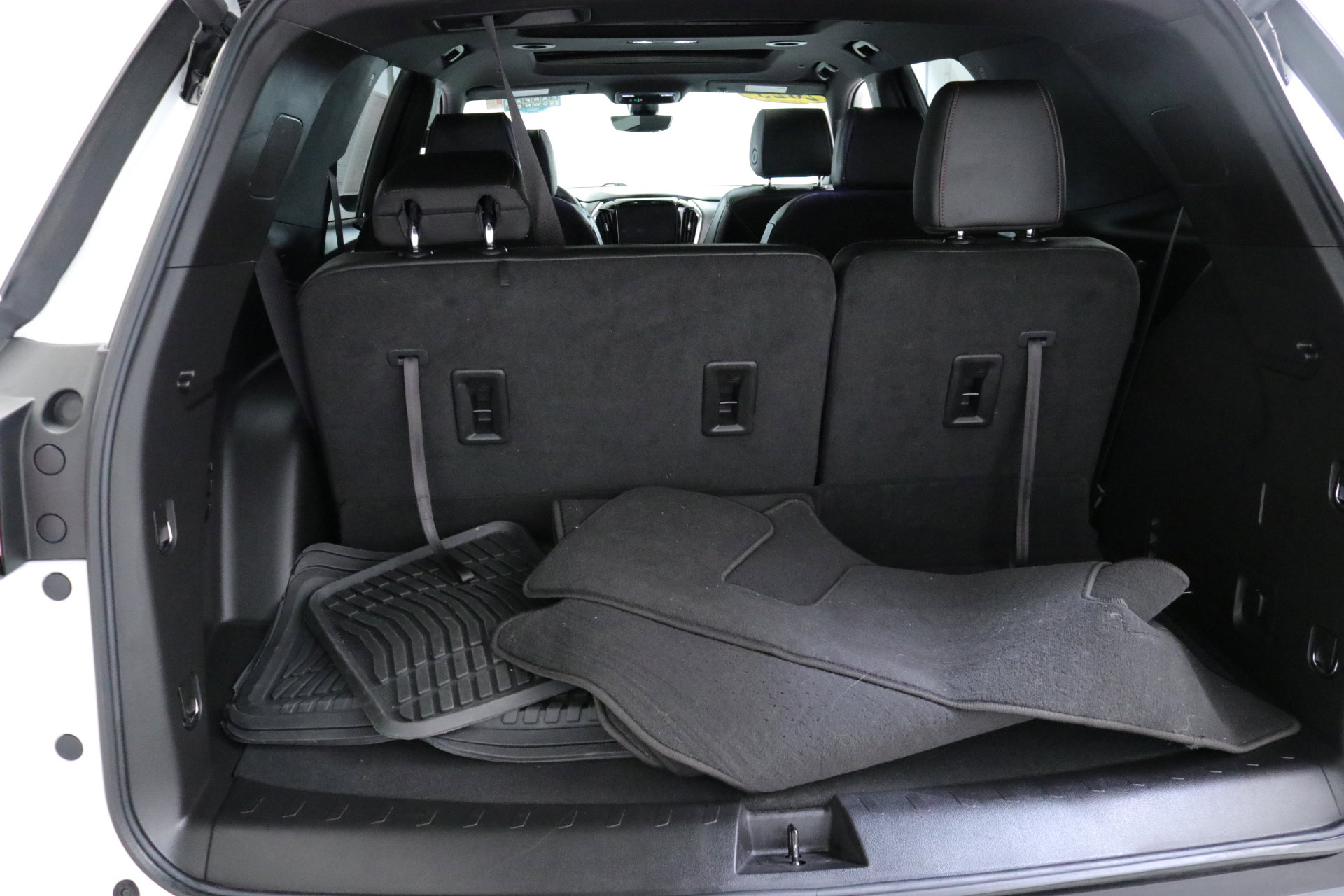 Used 2023 Chevrolet Traverse RS image 27