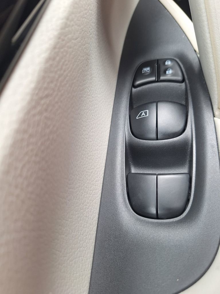 Used 2021 Nissan Rogue Sport SV image 20